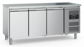 Gekoelde werkbank Koelwerkbank 3 Deuren Met Verstelbare Poten - 179,5x70x85 cm Combisteel 7950.5040